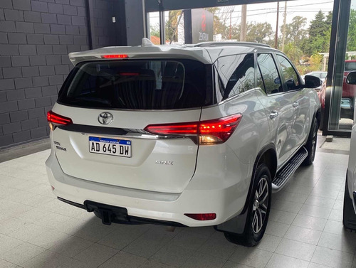 Imagen 3 de 10 de Toyota Sw4 2019 2.8 Srx 177cv 4x4 7as At