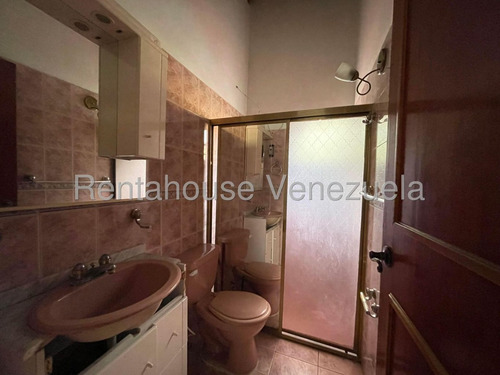 Jip 25-16988. Rent-a-house Vende Hermoso Townhouse De 261 Mts2, 5 Hab, 4 Baños, El Urbanismo Cuenta Con Cancha, Parque Infantil Conectado A Pozo Y Mucho Mas. En Urb. Araguama Country, Maracay.