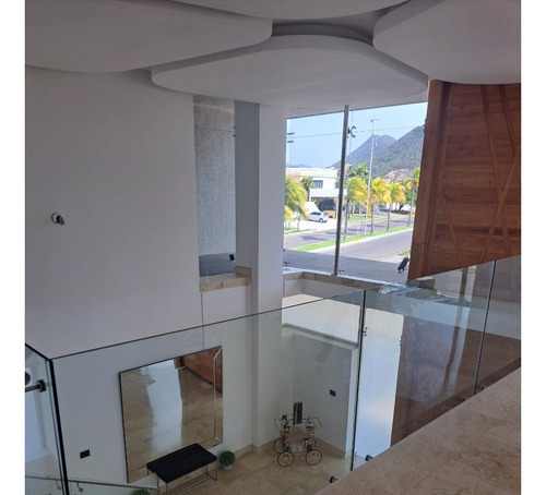 Venta Hermosa Villa, Conjunto Residencial Las Villas, Solarium, Muelle, Planta Electrica, Negociable