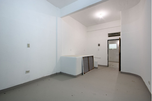 Venta Local A La Calle Con Vivienda Balvanera 