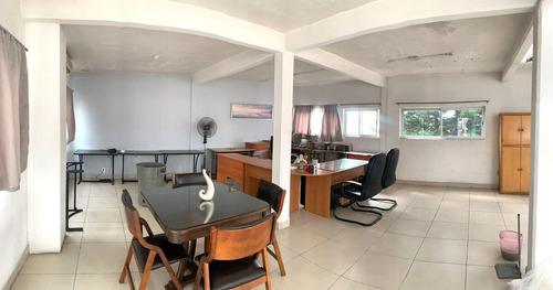 Edificio De 3 Niveles En Venta En Pensador Mexicano, Venustiano Carranza
