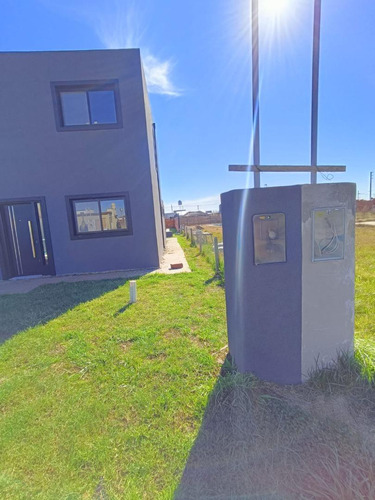 Casa En Venta - 3 Dormitorios 2 Baños - 380mts2 - San Vicente