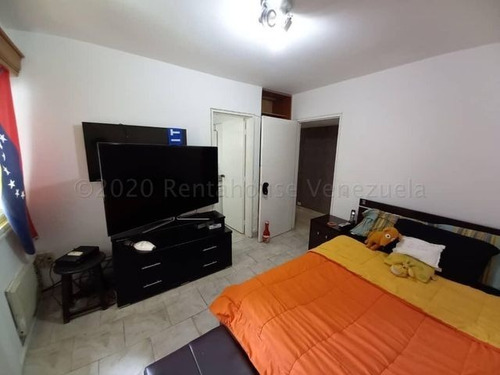 Imagen 21 de 29 de Santa Eduvigis Mls# 22-3891 Wendy Marrero 0424-1275714/ 0426-5178744.-