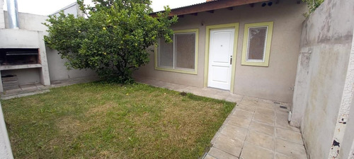 Imagen 15 de 15 de Venta - Casa - Ph - Hurlingham- Jardín - Parrilla - Lavadero- Cochera