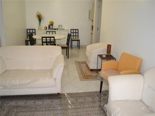 Imagem 1 de 13 de Guarujá-praia Das Pitangueiras- Reformado-02 Dormitórios-01 Suíte-dep.de Emprega-01 Vaga - Ap2476 - 34709152