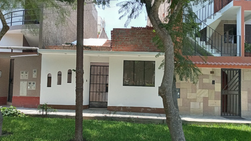 Imagen 2 de 13 de Se Vende Casa En Surco Viñedos Zona Tranquila