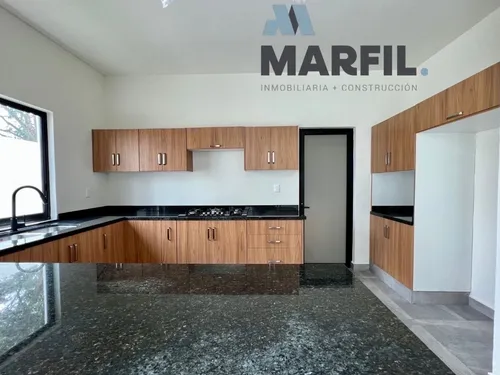 Casa En Venta En Coto Privado De 4 Recámaras Con Alberca Zona Norte De Colima