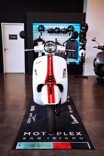 Imagen 4 de 18 de Vespa Gts Super 300 Racing Sixties Disponible Ya