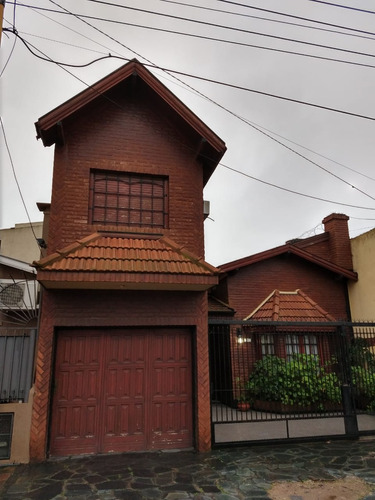 Venta Casa 5 Ambientes En Don Bosco Con Garage Y Quincho