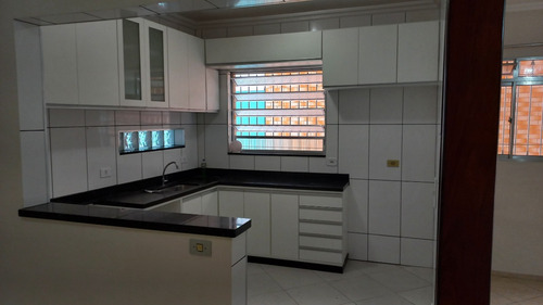 Casa Grande E Espaçosa Com Terraço E Churrasqueira Com Ótima Localização