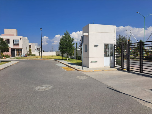 Casa Seminueva En Privada La Florida Ii. Otzolotepec
