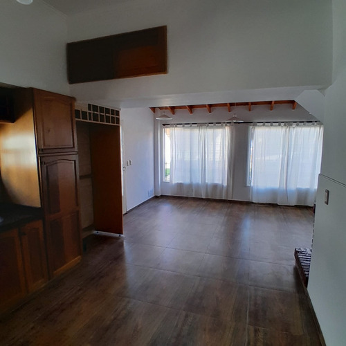 2 Casas En Alquiler (juntas) - Ambas De 3 Ambientes Con Jardín, Entrada Para Varios Autos, Fondo Libre
