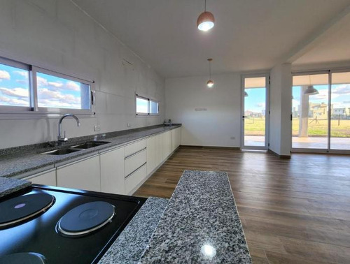 Imagen 24 de 30 de Casa Venta Naudir 4 Dormitorios Galeria Parrilla Pileta Gran Jardin