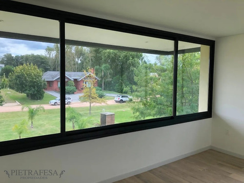 Casa En Venta 4 Dormitorios 5 Baños Con Parrillero Y Fondo Con Vista Al Lago- Carmel- Ref: 1938