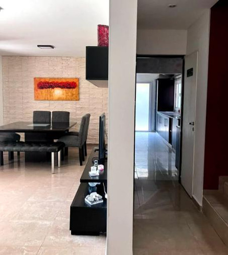Casa En Venta Barrio Haras Maria Elena 4 Ambientes Fondo Libre Piscina