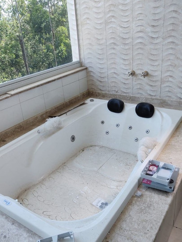 Chácara De Alto Padrão Em Condominio Com Salão De Jogos Cinema 5 Quartos Sendo 3 Suítes Salão Goumet, Academia Piscina Com Outra Área Goumet Com Dois Banheiros E Vestiário Pomar Formado Em Mairinque