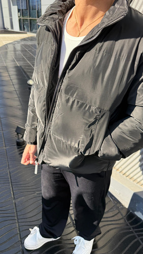 Campera Feel Good Nebula Boxy Fit Negra Inflada Black Hombre