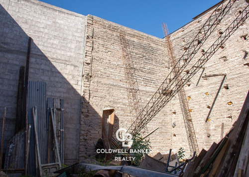 Galpón En Cerrillos De 200 M2, Más 6 Estufas Y 1 Departamento De 2 Dormitorios.
