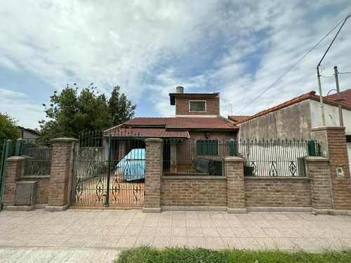 Excelente Oportunidad, Casa Escritura, 700 Metros Estación Longchamps, En Venta