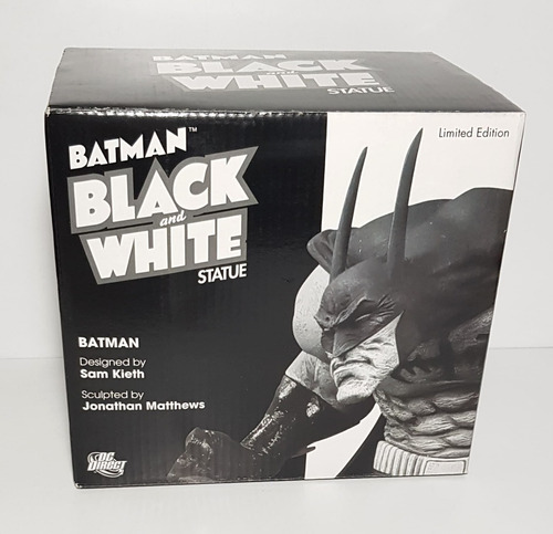 Batman Black And White (limited Edition Statue) - Dc Direct 