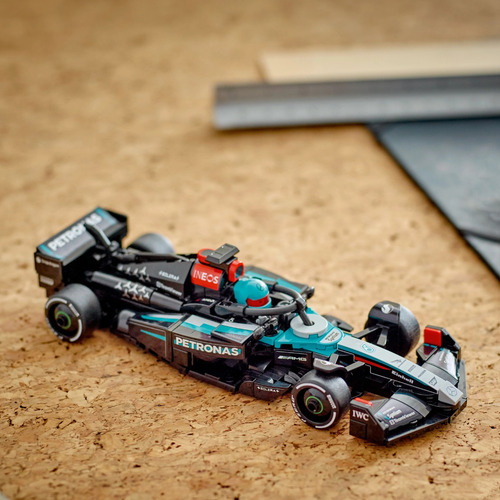 LEGO® Speed Champions Auto de Carreras Mercedes-AMG F1® W15 77244; set con vehículo y piloto