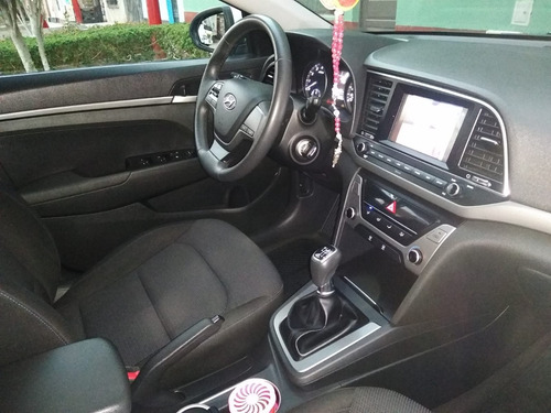 Hyundai Elantra Plata Metalizado