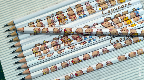 Capybara, Souvenir Lapiz + 6 Stickes Autoadhesivos X 25 U