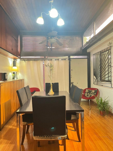 Casa Muy Bonita, Sector Tranquilo, Locomoción A 2 Cuadras.