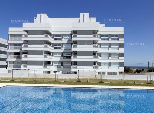 Imagen 10 de 20 de Apartamento Frente Al Mar En Venta Dos Dormitorios Y Servicio - Punta Del Este Mansa