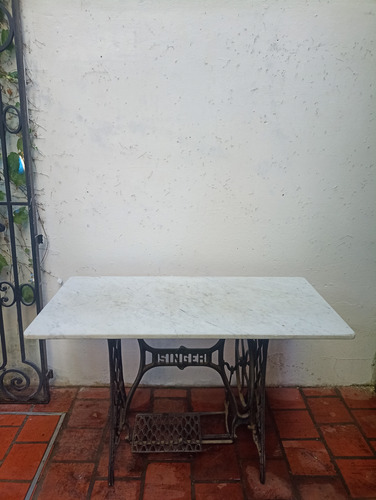 Mesa Tapa De Mármol, Base Hierro, Original Blanco (Usado)