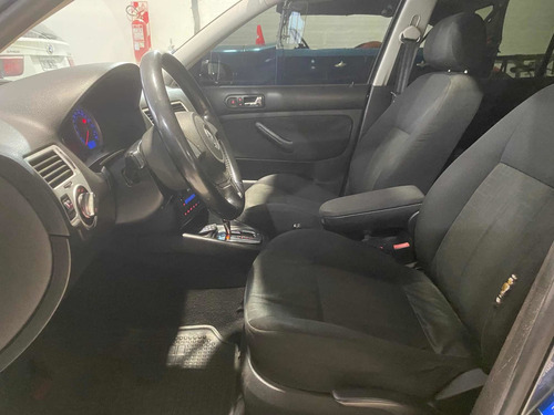 Imagen 21 de 22 de Volkswagen Bora 2010 2.0 Trendline 115cv Tiptronic