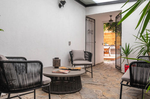 En Pasaje, Bellamente Remodelado, Dpto Tipo Casa