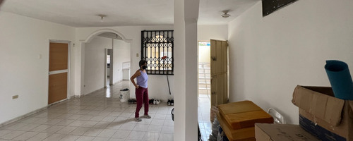 Imagen 5 de 5 de Departamento 1er Piso Av. Orellana Y B. Carrion Alb12, Balcon 16m2 Garaje