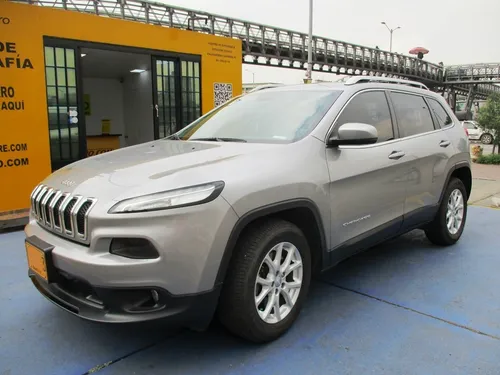 Jeep Cherokee LONGITUDE PLUS 4X4 3200CC AT AA