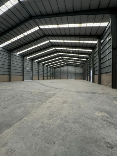Galpon En Alquiler De 2.100 M2 + Playa Al Frente - Parque Industrial Pibera - Berazategui.