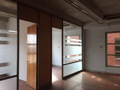 Versatil Oficina Con Dos Privados Y Amplia Planta Libre