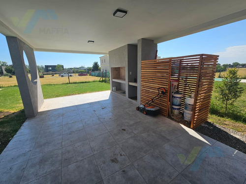 Casa 5 Ambientes En Venta - Barrio Cerrado Santo Tomás - Pilar