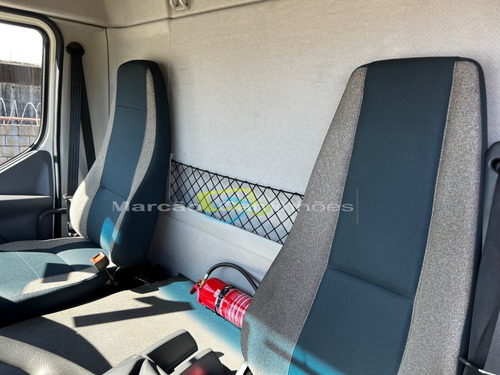 Imagem 10 de 13 de Volvo Vm 270 Ano 2021 Com Sider Com Apenas 25.000 Km