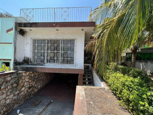 Casa En Venta Con Piscina En Avenida Azcorra