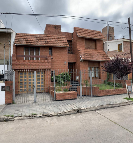 Imagen 3 de 3 de Altos San Martín, Vendo Casa 3 Dormitorios, Pileta