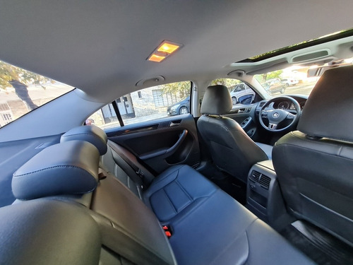 Imagen 18 de 22 de Volkswagen Vento 2013 2.5 Luxury 170cv Tiptronic