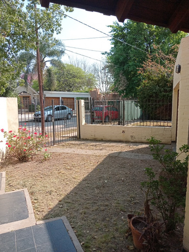 Casa De 4 Dormitorios Patio Y Cochera. Apta Crédito