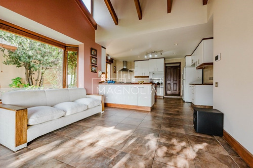Casa En Arriendo De 5 Dorm. En Lo Barnechea
