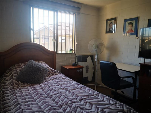 Casa En Venta De 4 Dorm. En Peñalolén