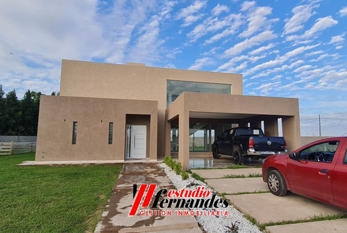 Casa En Venta En Lagos De Canning