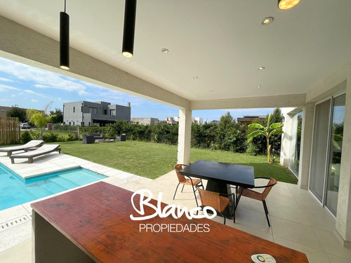 Casa En Venta En Santo Tomás, Pilar, G.b.a. Zona Norte