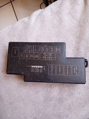 Tapa Base De Fusibles Nissan Urvan Nv 350 2014-2020 (Usado)