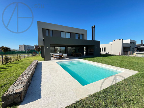 Casa En Venta De 5 Ambientes En Puertos