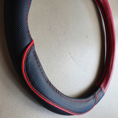 Imagen 2 de 5 de Funda Cubre Volante Simil Cuero Rojo Femenino Modelo Milo