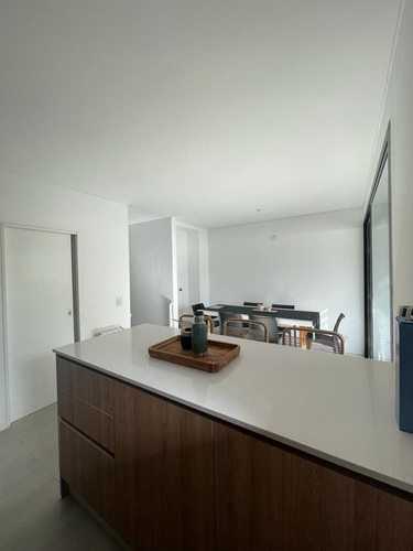 Dúplex En Venta - 3 Dormitorios 3 Baños - 162,83mts2 - Villa Udaondo, Ituzaingó